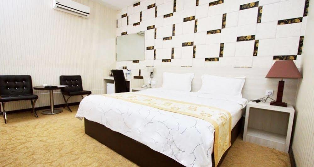 Hotel Tebrau Ct Johor Bahru Exteriör bild