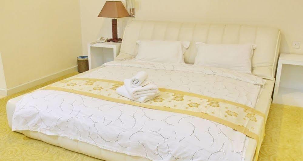 Hotel Tebrau Ct Johor Bahru Exteriör bild